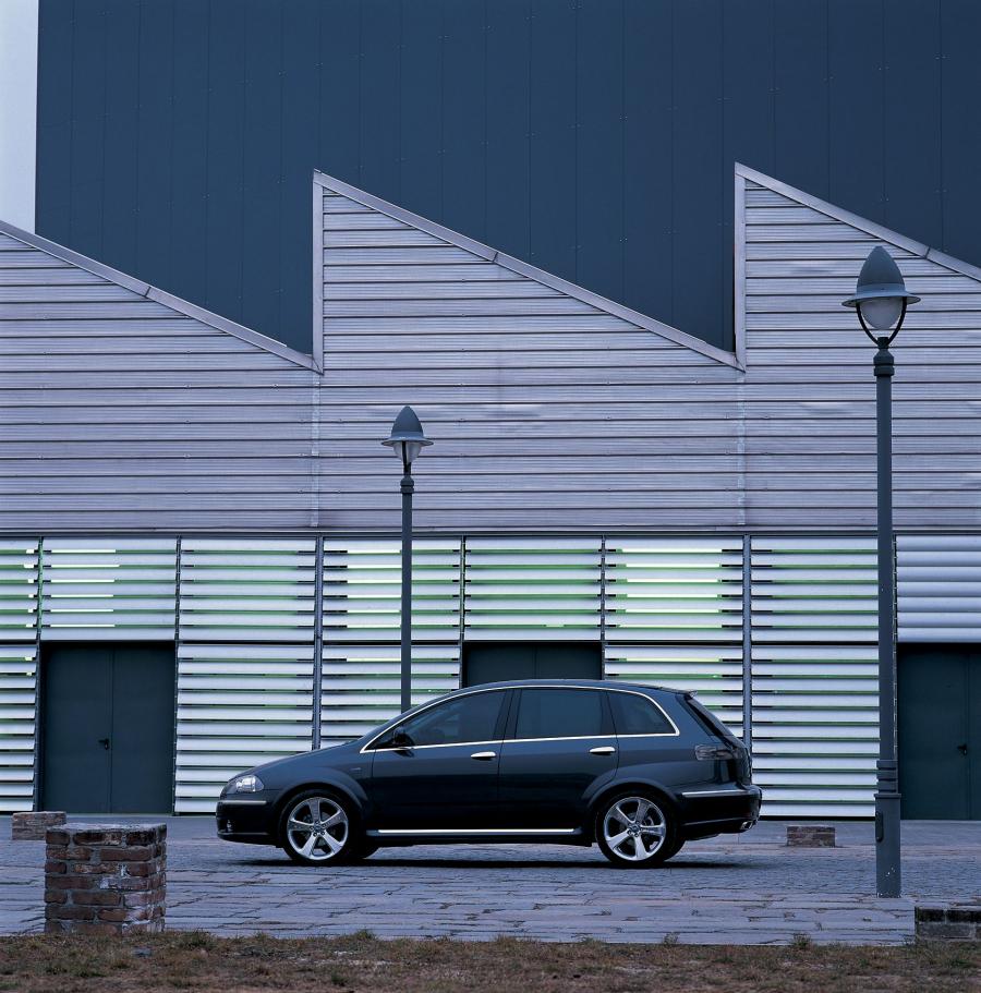  Fiat Croma 8ttoV Concept 2005 года  (фото 9 из 11)